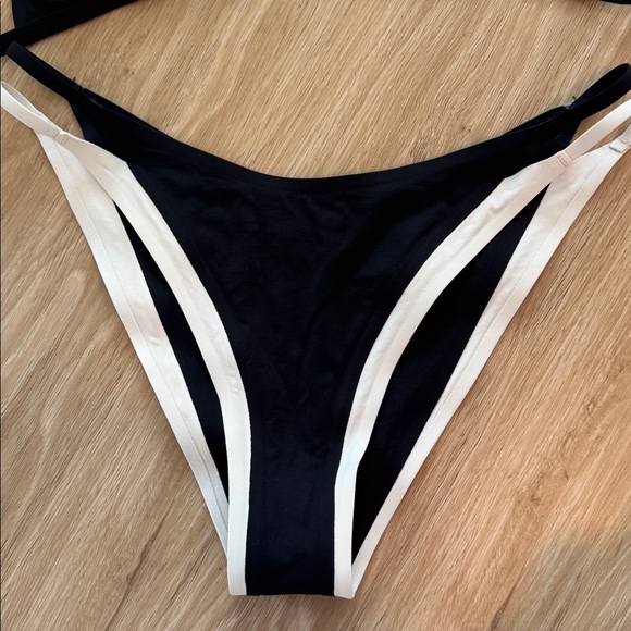 Lspace Black and Cream Women's Bikini Set - Picture 7 of 8